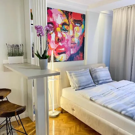 Apartment Skadarlija Colorway